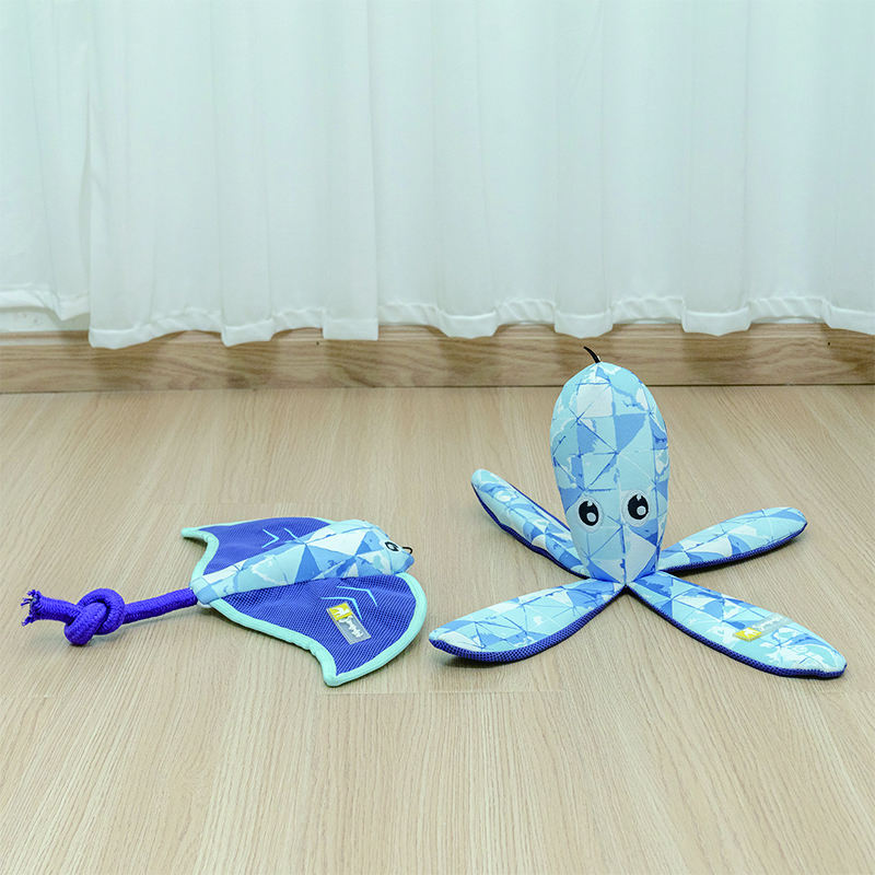 Custom Summer Cooling Oxford Floating Toys Fun Flying Fish Octopus Toys Durable Healthy New Dog Toys