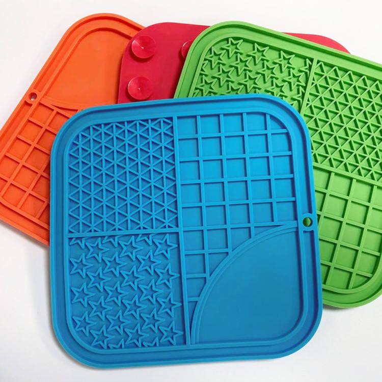 Hot Selling Set Pet Feeding Products Silicone Slow Feeder For Cat Licking Pad With Customize Service